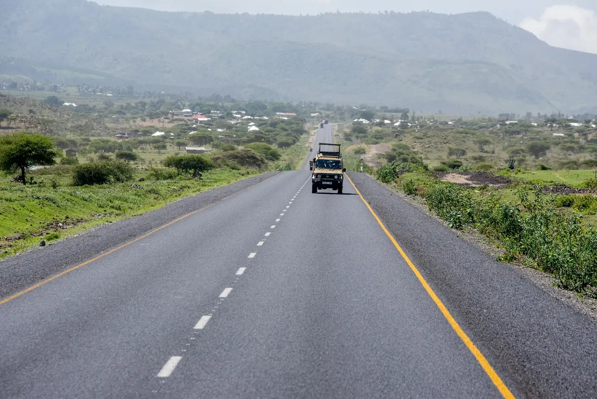 Die Straße in Richtung Serengeti